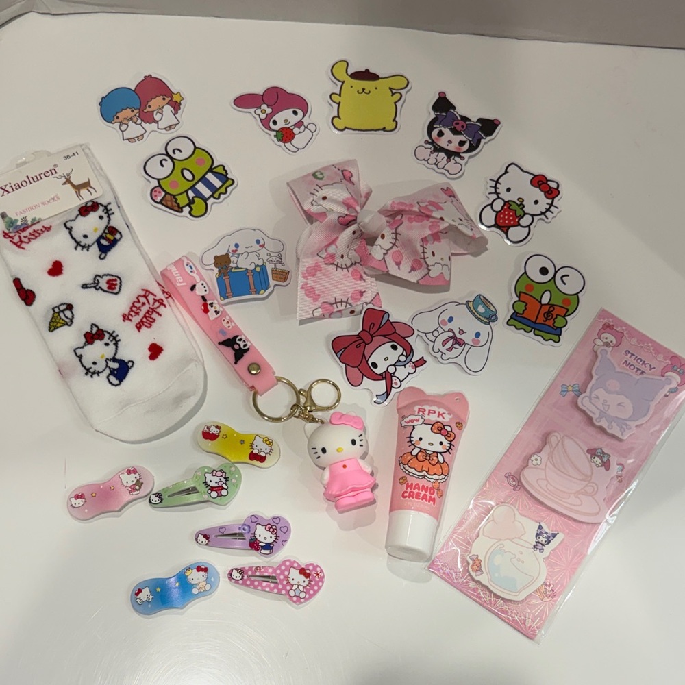 Hello Kitty Accessory Set NWT - Picture 3 of 12
